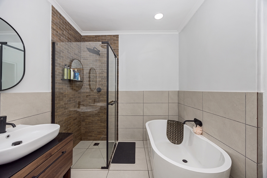 7 Bedroom Property for Sale in Sonstraal Western Cape